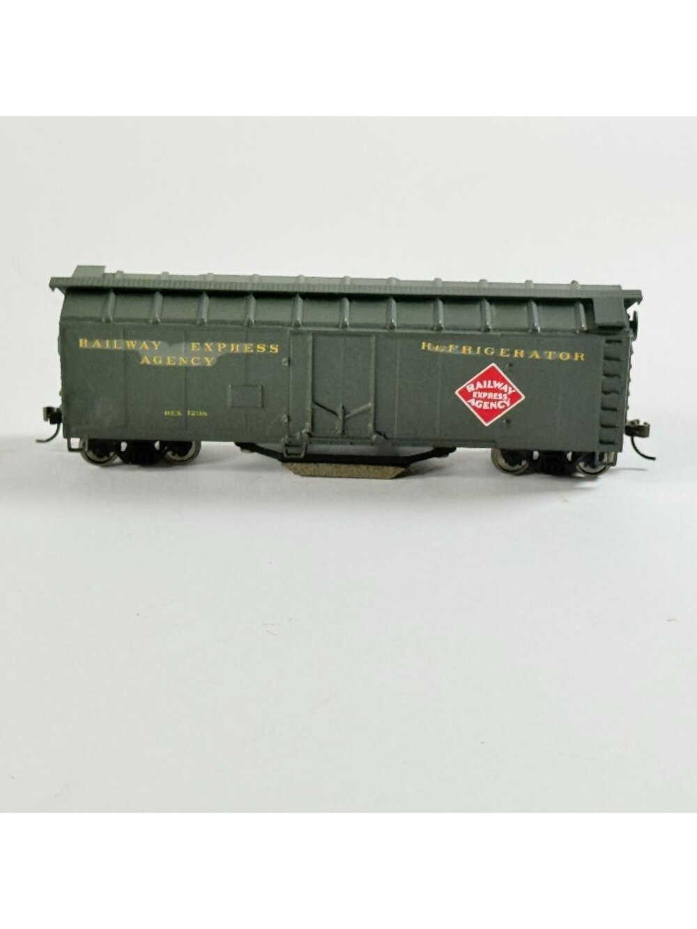 Classic Walthers Railway Express Agency 50’  Reefer Car Model HO Scale